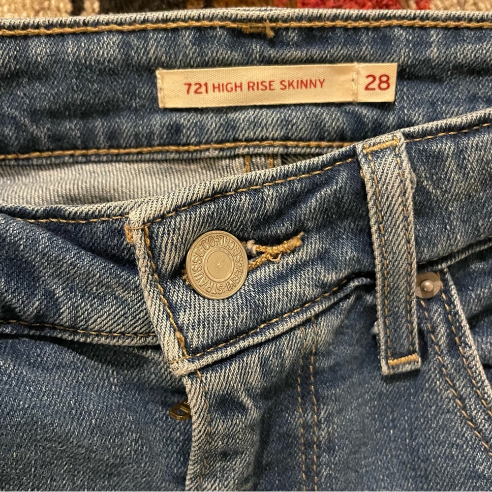 Levi’s 721 High Rise Ripped Jeans - Picture 15 of 15